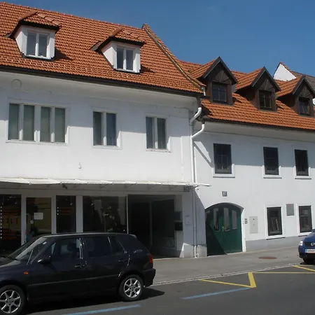 3-zimmer-stadtapartment Mit Terrasse Lejlighed