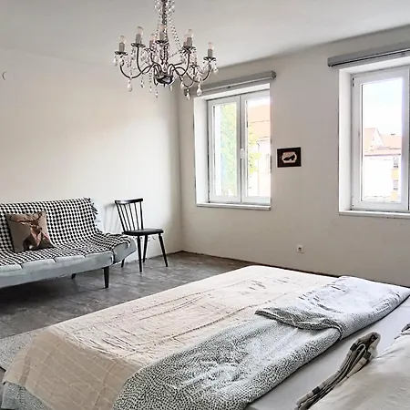 Lejlighed 3-zimmer-stadtapartment Mit Terrasse *