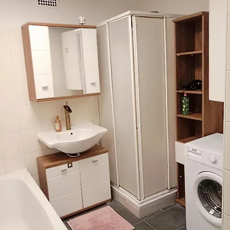 3-zimmer-stadtapartment Mit Terrasse 아파트 상트베이트안데르글란